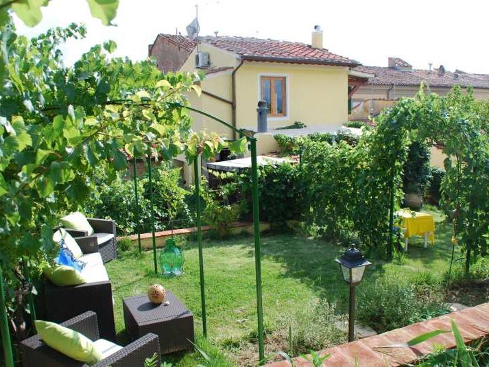Ferienwohnung mit Garten und Weinreben in der Toskana